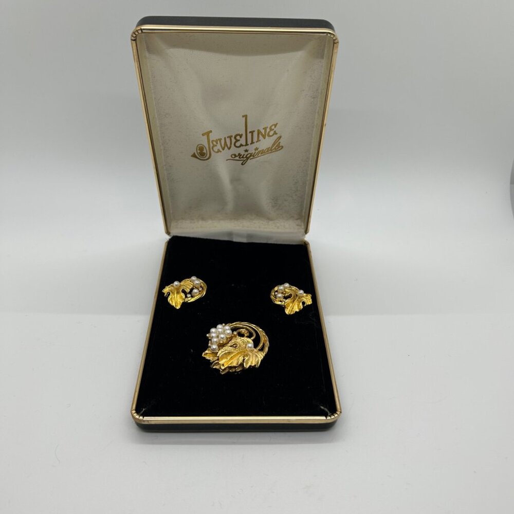 Jeweline Originals Brooch Earring Set Gold Tone Faux Pearl Grapes Leaf MCM Box - Picture 2 of 16